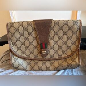 Authentic Vintage Gucci Sherry Line GG Supreme Clutch - Crossbody Chain Included
